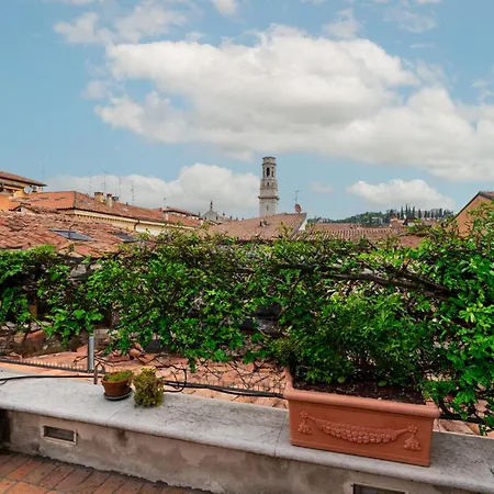 아파트 Terrazza Garibaldi By Postcardsfrom